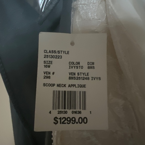 Wedding Dress - Picture 2 of 3